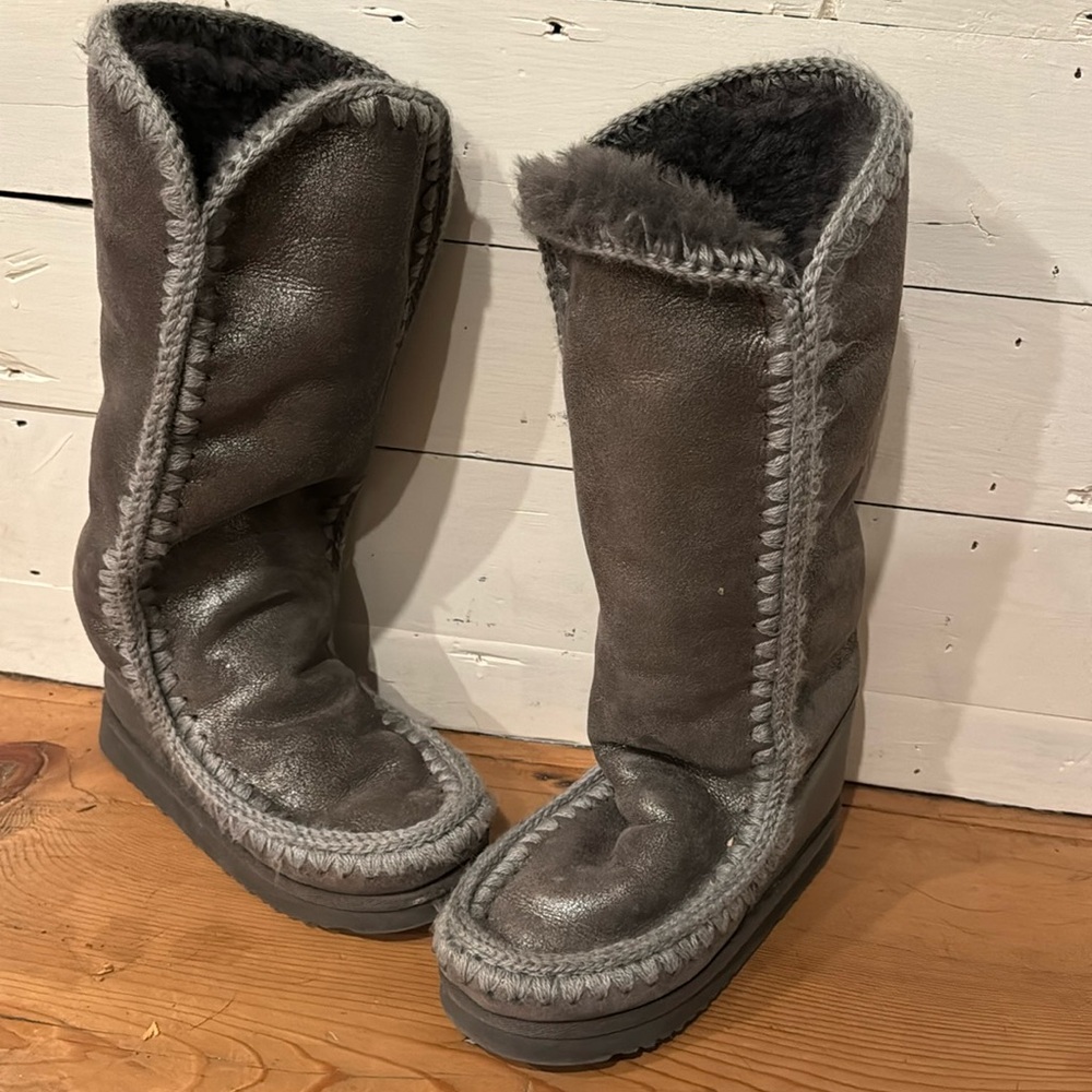 Beautiful, warm boots with great comfort. Slip on and go.